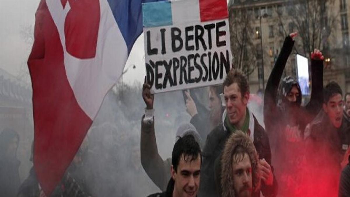 paris 250 de arestati si 19 politisti raniti dupa un protest impotriva lui francois hollande