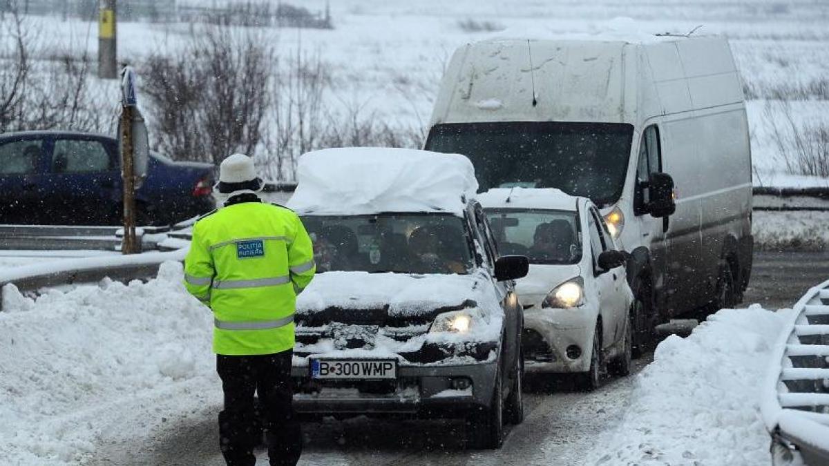 Gorj: Două persoane au murit şi alte două au fost rănite într-un accident rutier pe DN 66