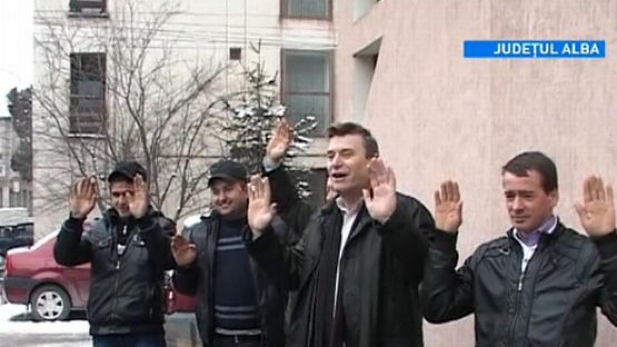 le am spus ca suntem fratii lor de aceea am venit sa vedem cum se simt salvatorii din apuseni in