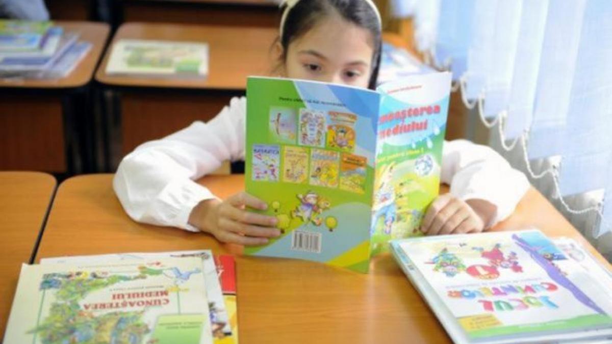 toate scolile si gradinitele din bucuresti si 14 judete raman inchise si vineri