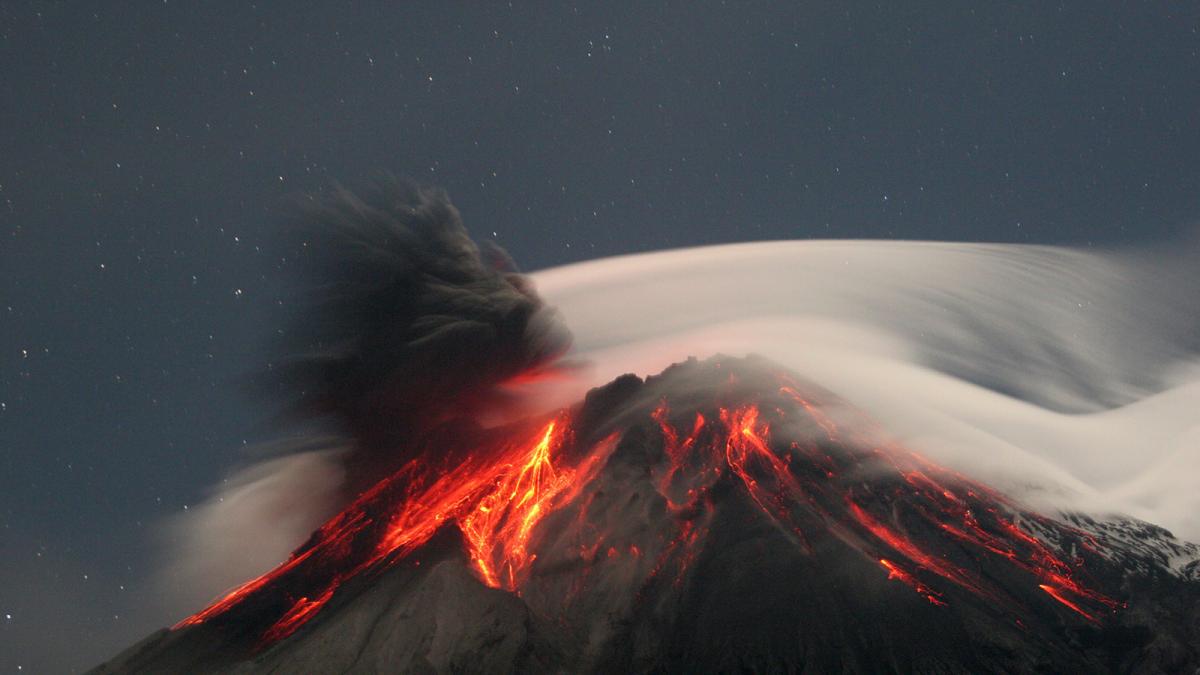 e stare de alerta din cauza acestui vulcan mii de oameni au fost evacuati din locuinte