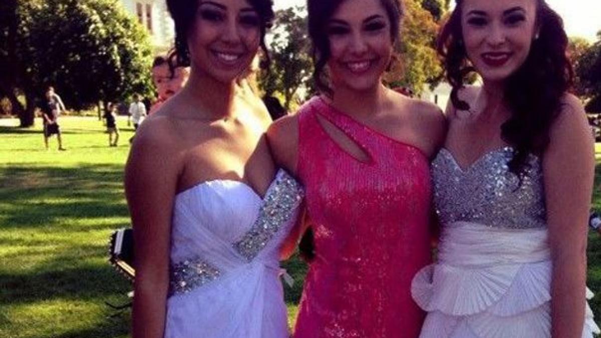 la nunta asta toata lumea a ras de domnisoarele de onoare ce li se facea pe la spate