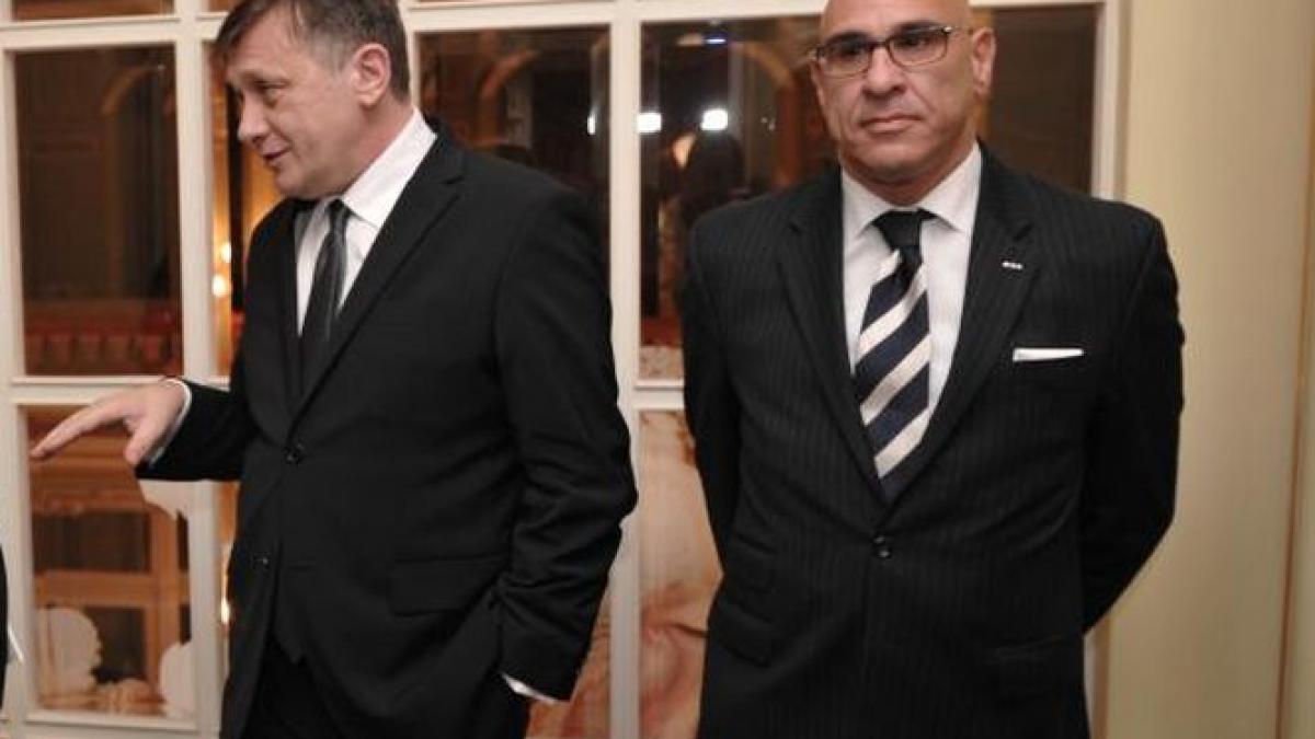 niels schnecker a renuntat la functia de sef de campanie a lui crin antonescu