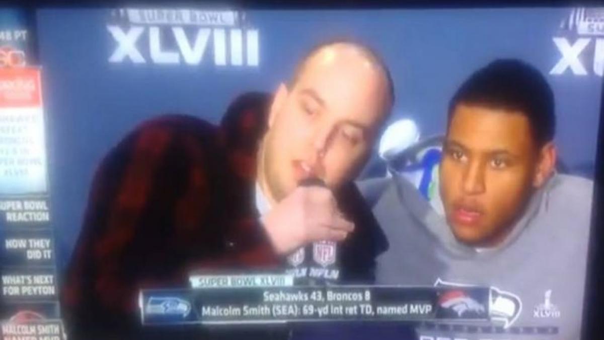 un barbat a intrerupt conferinta de presa de dupa super bowl 9 11 a fost orchestrat de guvernul