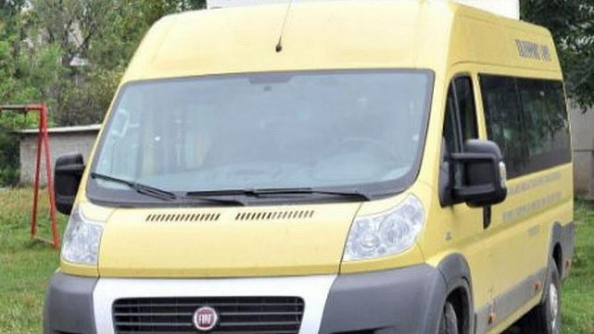 frauda cu banii de transport ai elevilor un abonament la microbuzul scolar de sase ori mai scump