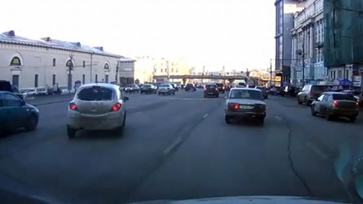 imagini halucinante pe o sosea din rusia incidentul sfideaza cele mai spactaculoase cascadorii de