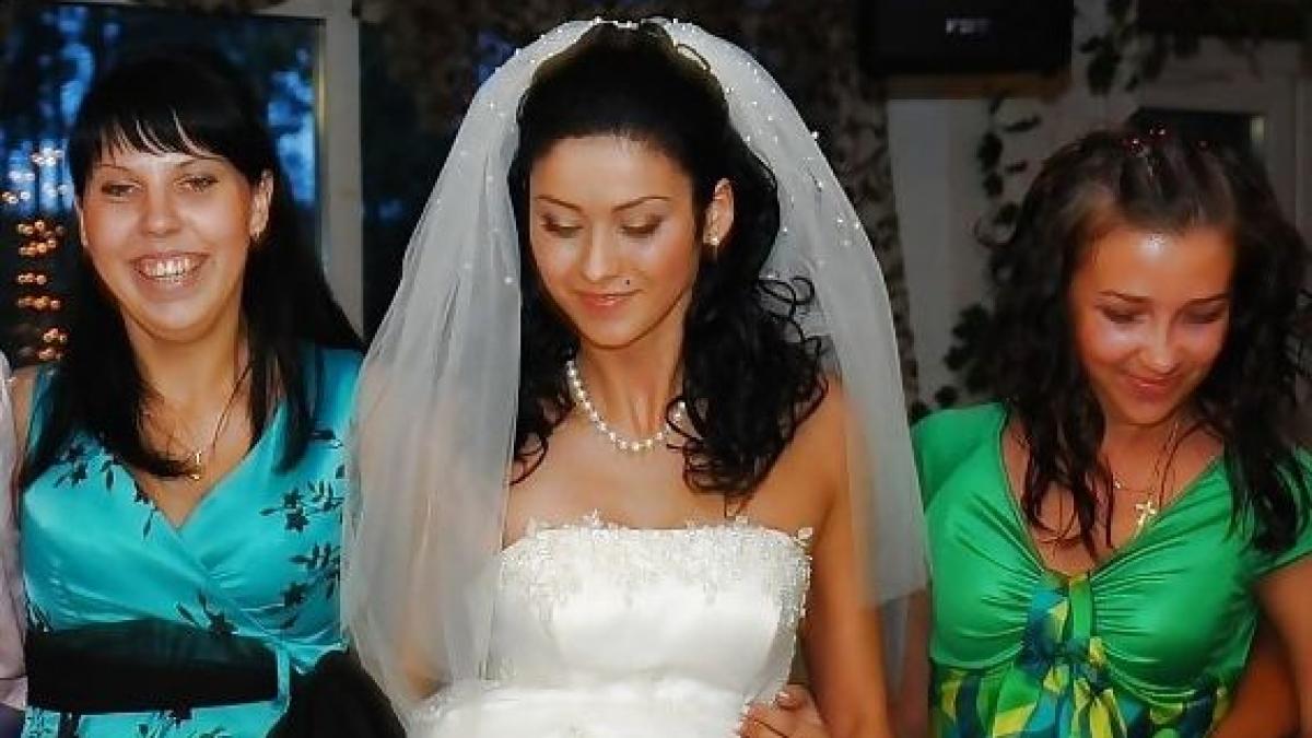 moment penibil surprins de aparatele foto la propria nunta toti invitatii au vazut o asa pe mireasa