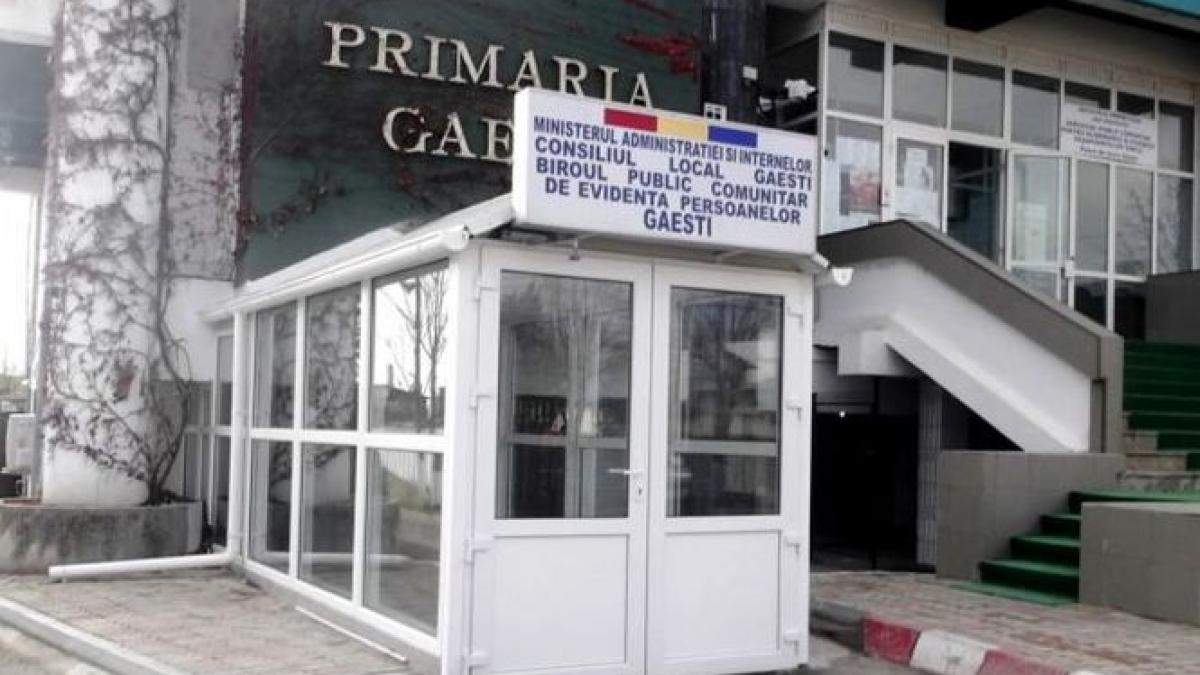 primarul din gaesti vrea lift la primarie cladirea are un singur etaj