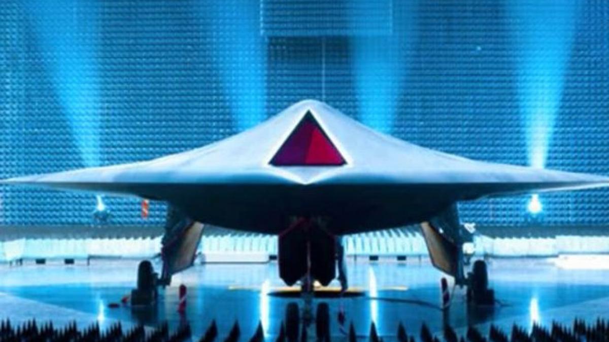 britanicii au testat cu succes un avion de lupta fara pilot si invizibil pe radar