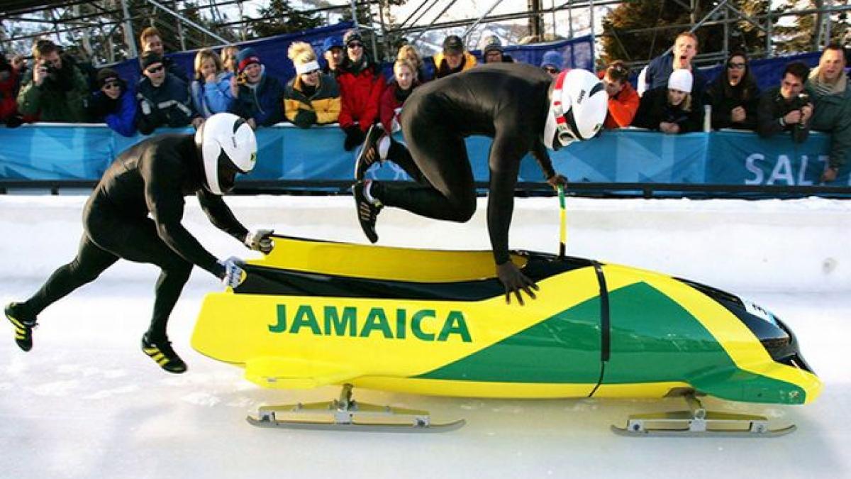 ca n filme echipa de bob din jamaica a ajuns la soci fara echipament vom imprumuta ce putem de la