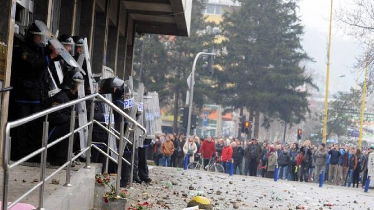 bosnia hertegovina este cuprinsa de un val de proteste antiguvernamentale