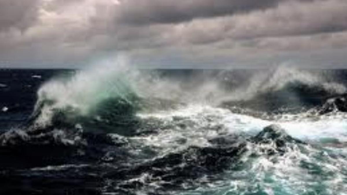 opt imigranti abandonati de calauza in marea neagra oamenii au fost obligati sa sara din barca