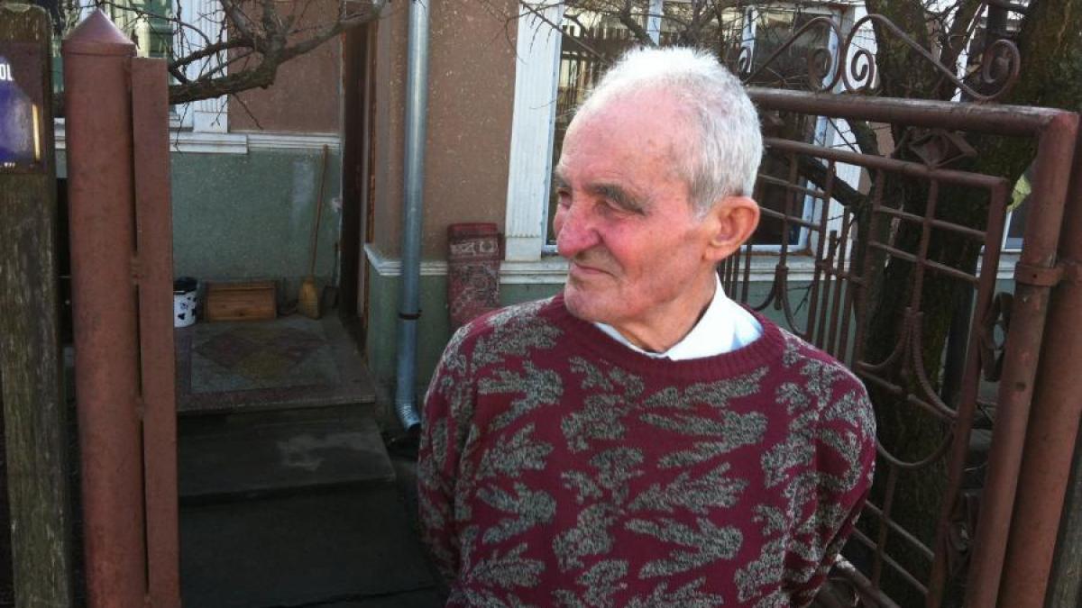 punctul de intalnire batranul ridicat de paza lui traian basescu este un detinut politic