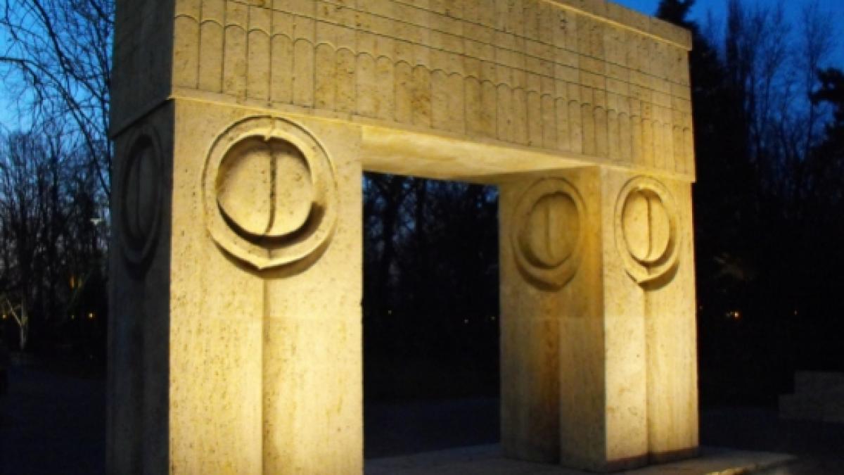 operele lui constantin brancusi vor fi spalate din nou desi asta a dus la degradarea lor