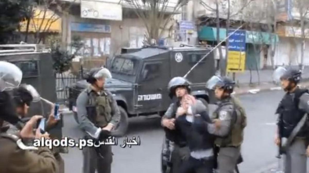 retinerea unui adolescent palestinian a starnit un val de nemultumiri dupa ce l au impuscat