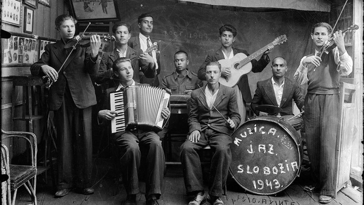 imagini fantoma din lumea uitata de timp fotografii superbe din romania publicate de daily mail