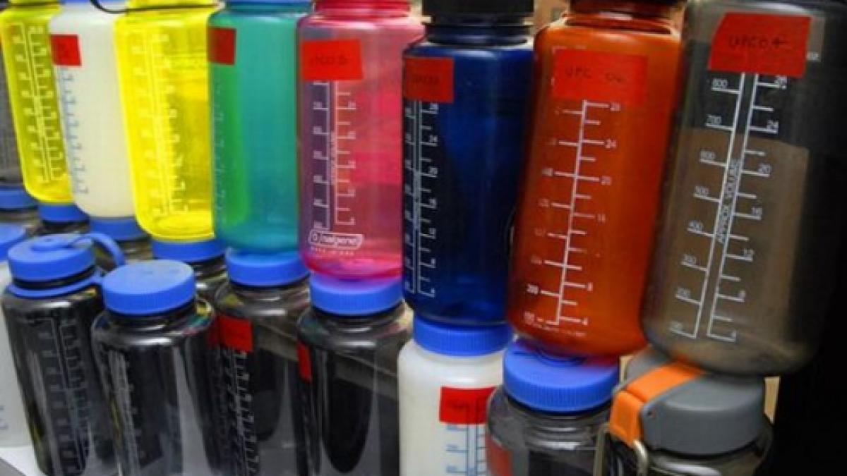 pericol chimic pe dn7 arad zeci de recipiente cu substante toxice au fost gasite abandonate pe