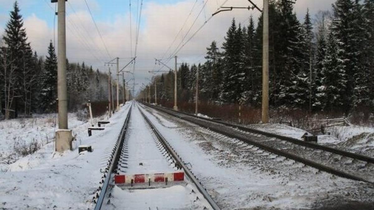 rusia un tren de marfa a deraiat in muntii ural