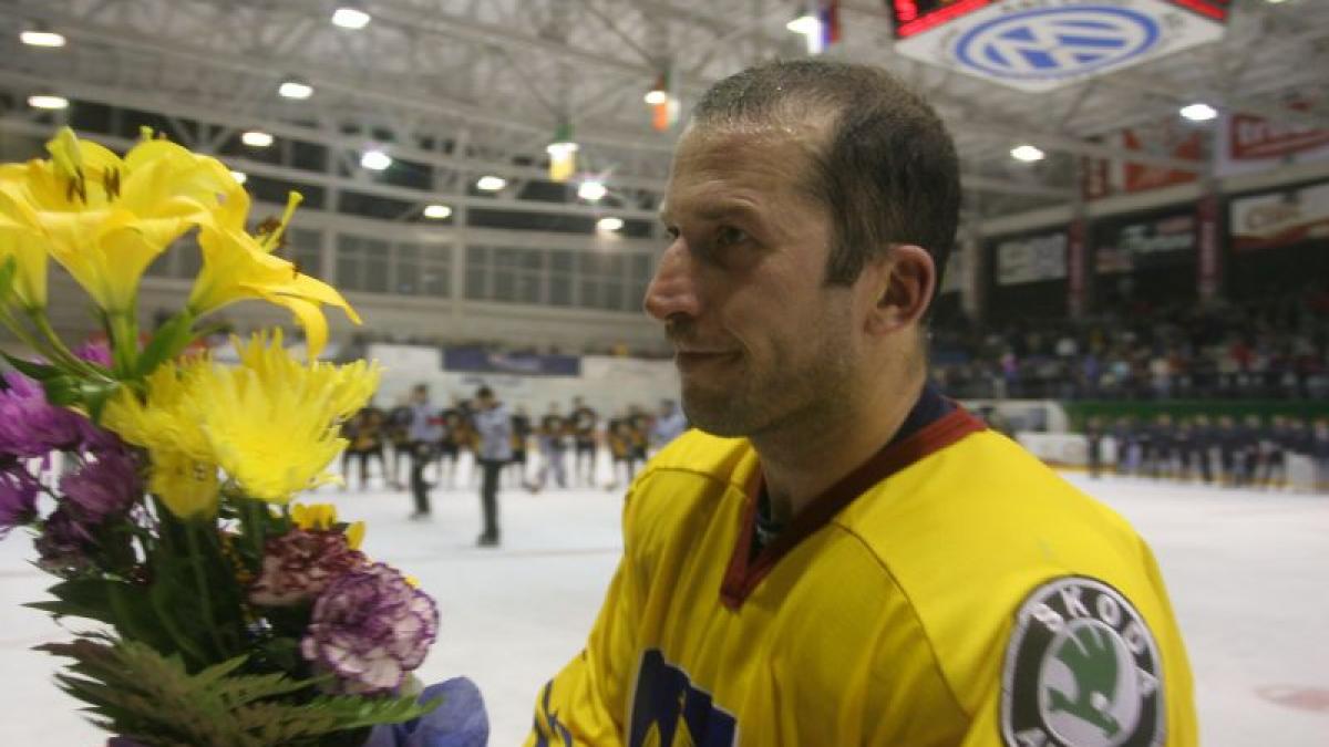 ce a ajuns sa faca un campion al romaniei nu ii este rusine cu ce face si nu se lauda cu