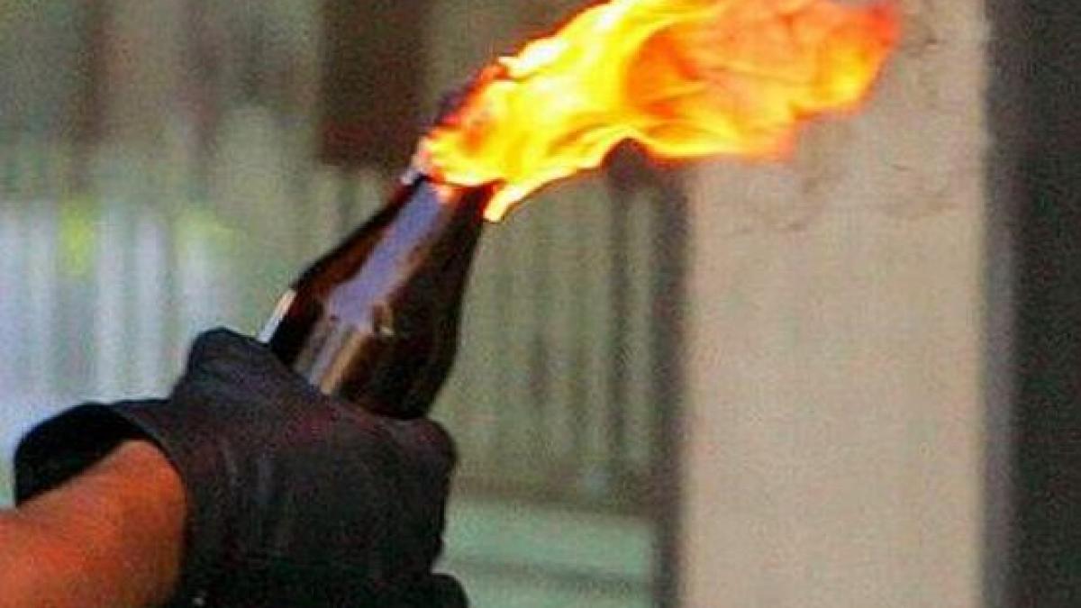 masina unui politist din tulcea incendiata cu un cocktail molotov