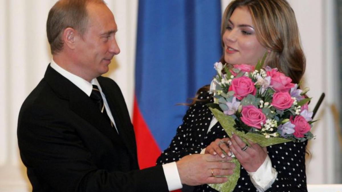 zvonuri de casatorie in rusia vladimir putin si fosta gimnasta alina kabaeva surprinsi purtand