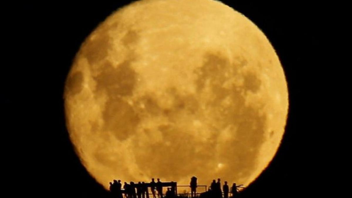 arta noptii vezi cum arata un rasarit de luna plina