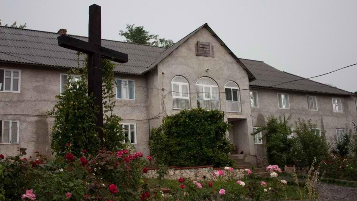 mirajul manastirilor un alt copil de 13 ani a fugit de acasa la o manastire motivul este incredibil