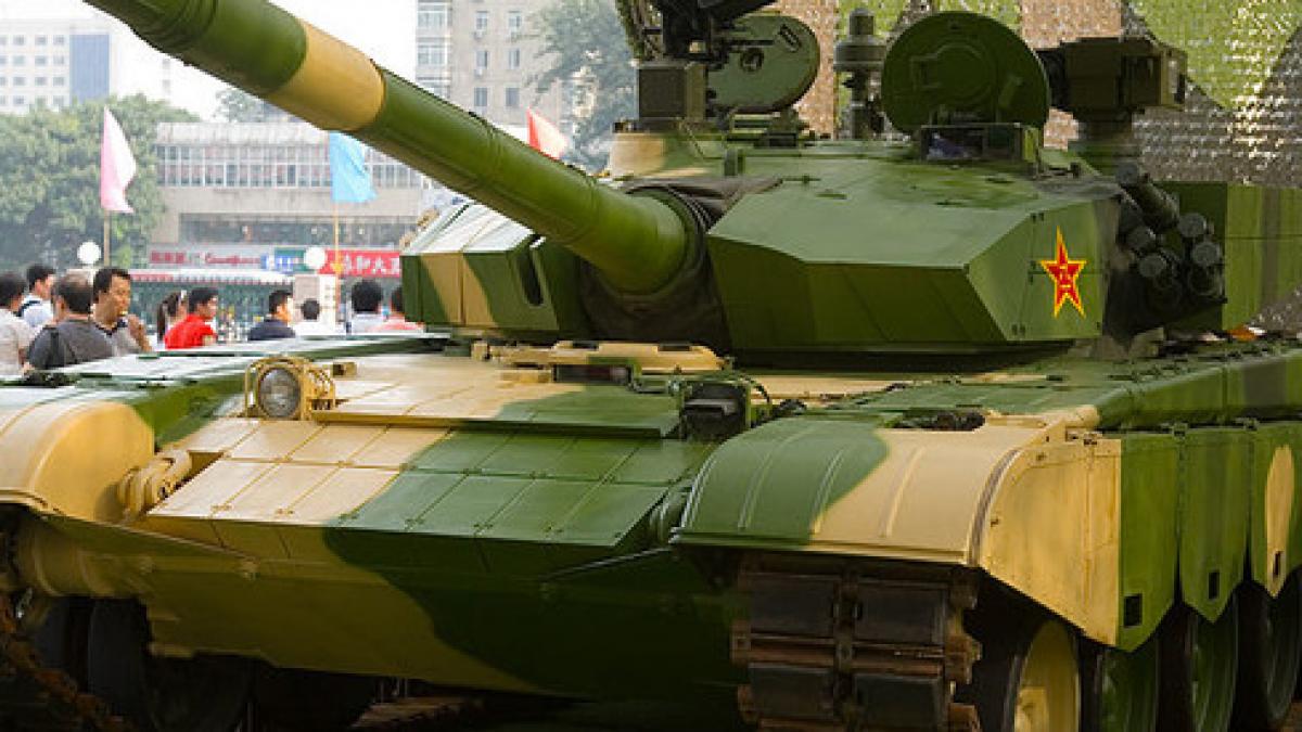 soldatii chinezi s au ingrasat si nu mai incap in tancuri