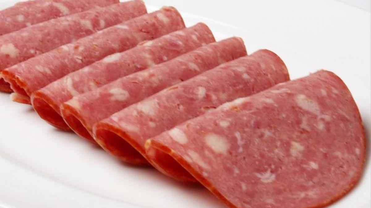 tone de salam expirat descoperit la vanzare in magazin