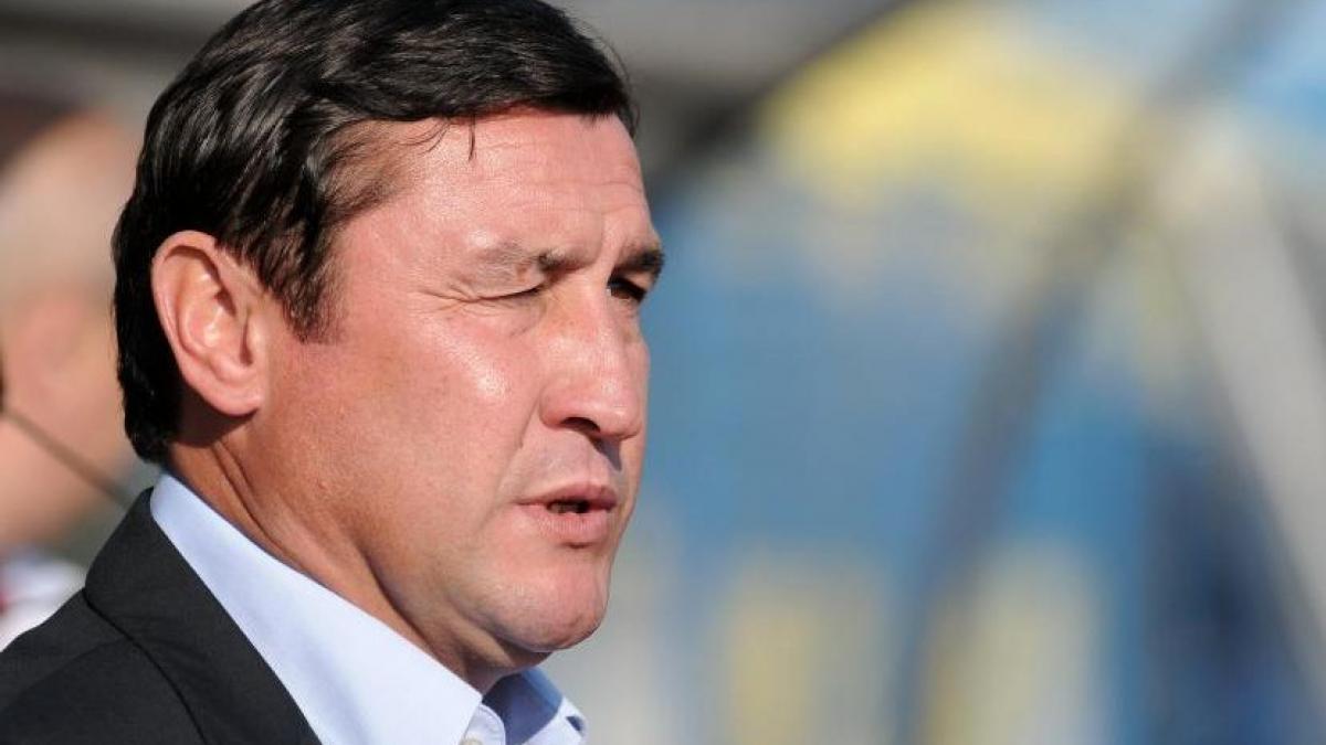 viorel moldovan este o super grupa daca nici acum nu ne calificam suntem fraierii fraierilor