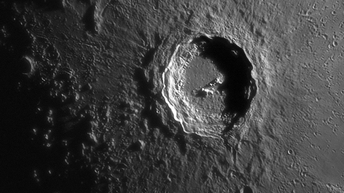 omenirea a asistat la un eveniment foarte rar si extraordinar un asteroid s a prabusit pe luna