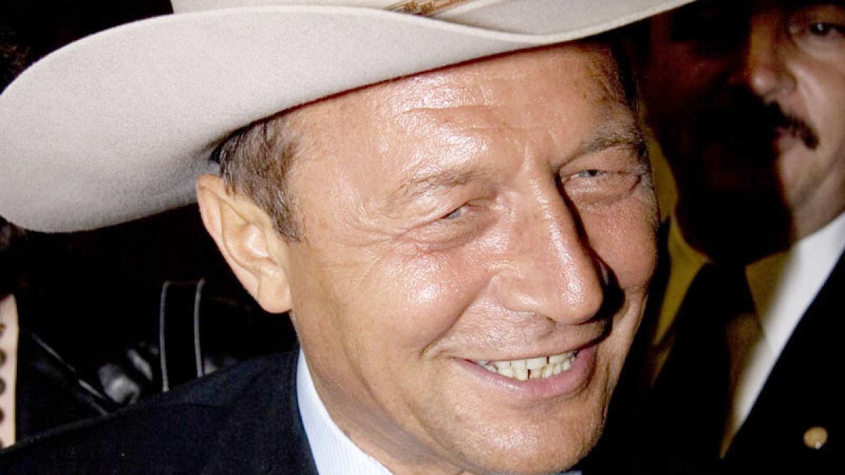 deziluzia optica j b ewing