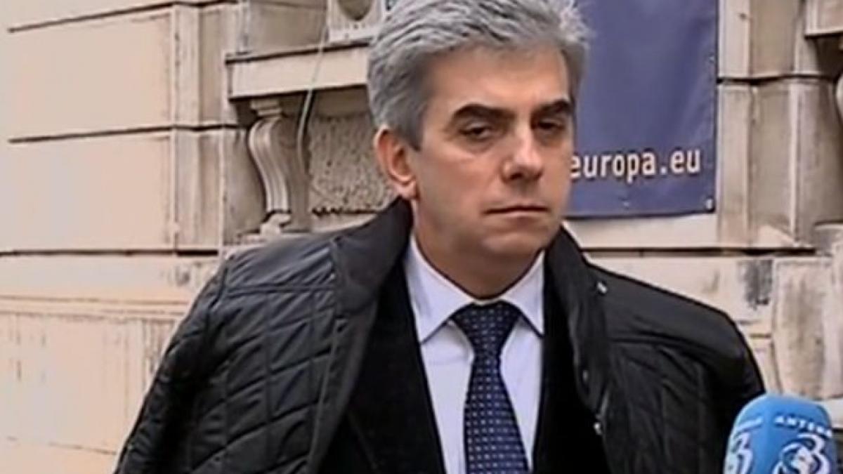 eugen nicolaescu pleaca de la ministerul sanatatii cu tot cu mobila din birou