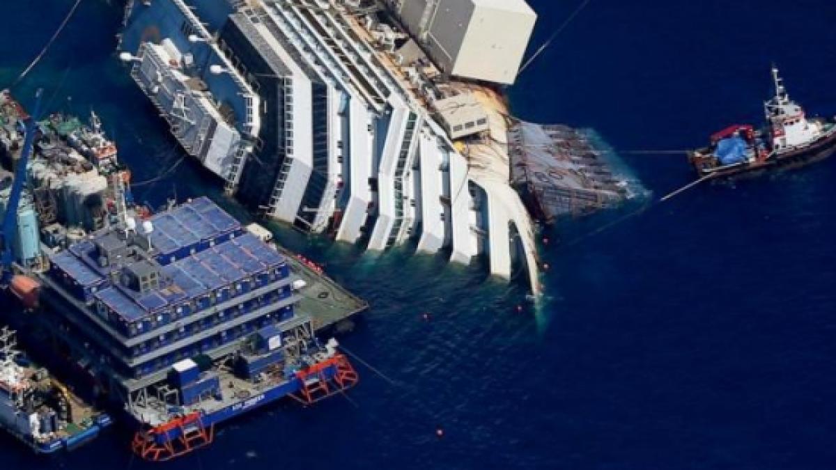 fostul comandant al vasului de croaziera costa concordia a revenit la locul tragediei