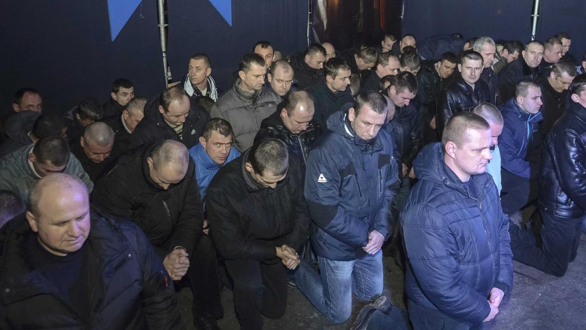 politistii care au tras in multime in timpul protestelor din ucraina si au cerut iertare in