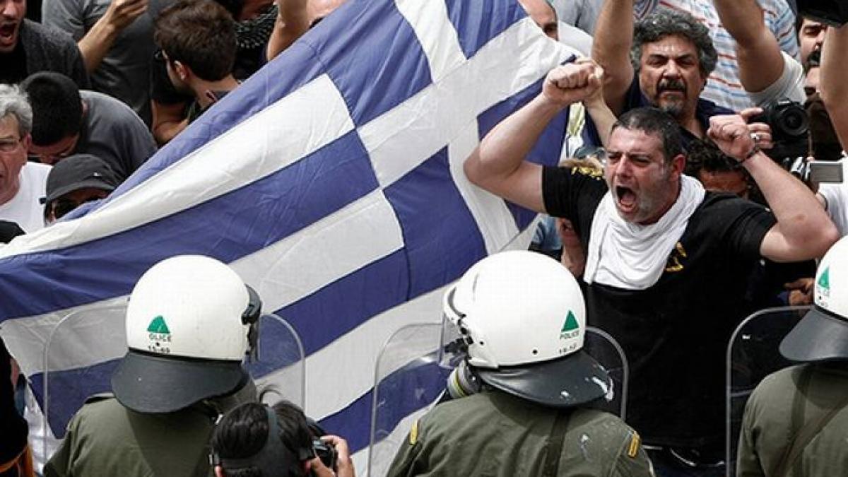 protestele de strada din atena au degenerat in confruntari cu fortele de ordine
