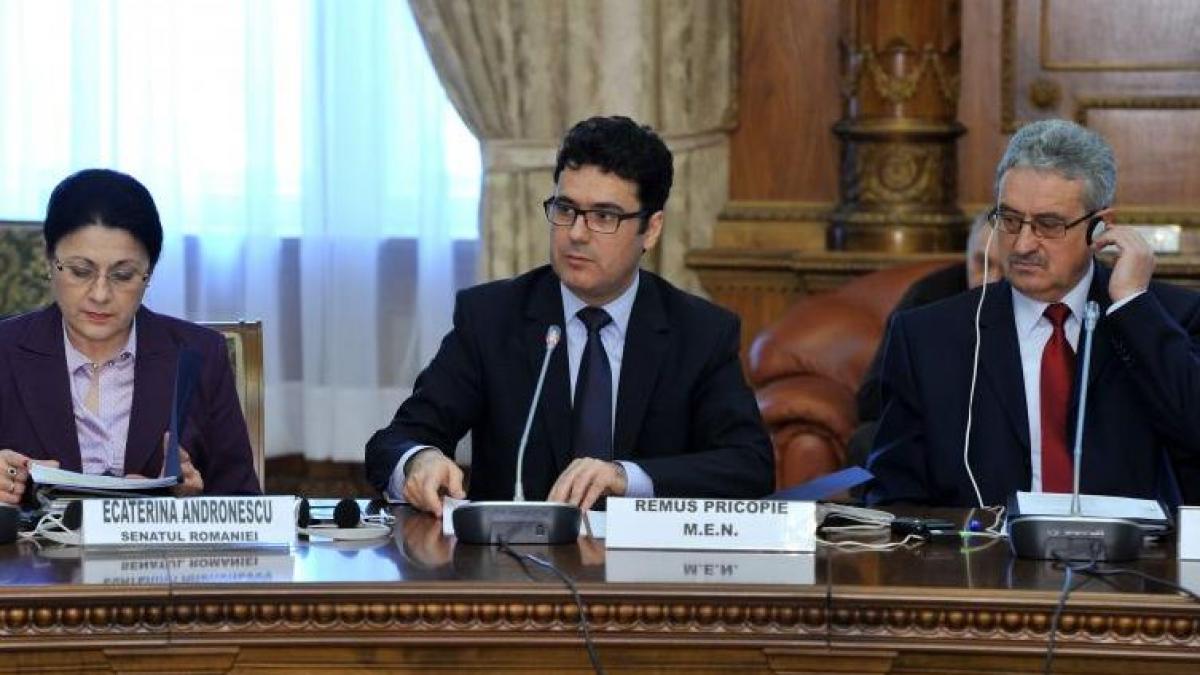 ministrul educatiei nu vad care este problema sa mergi cu flori de 8 martie in scoli