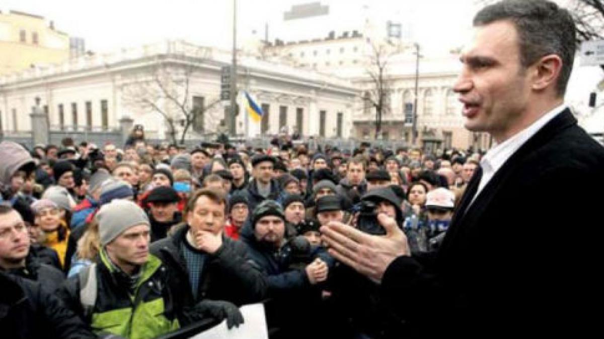 vitali klitschko solicita parlamentului decretarea mobilizarii generale pe fondul amenintatorilor