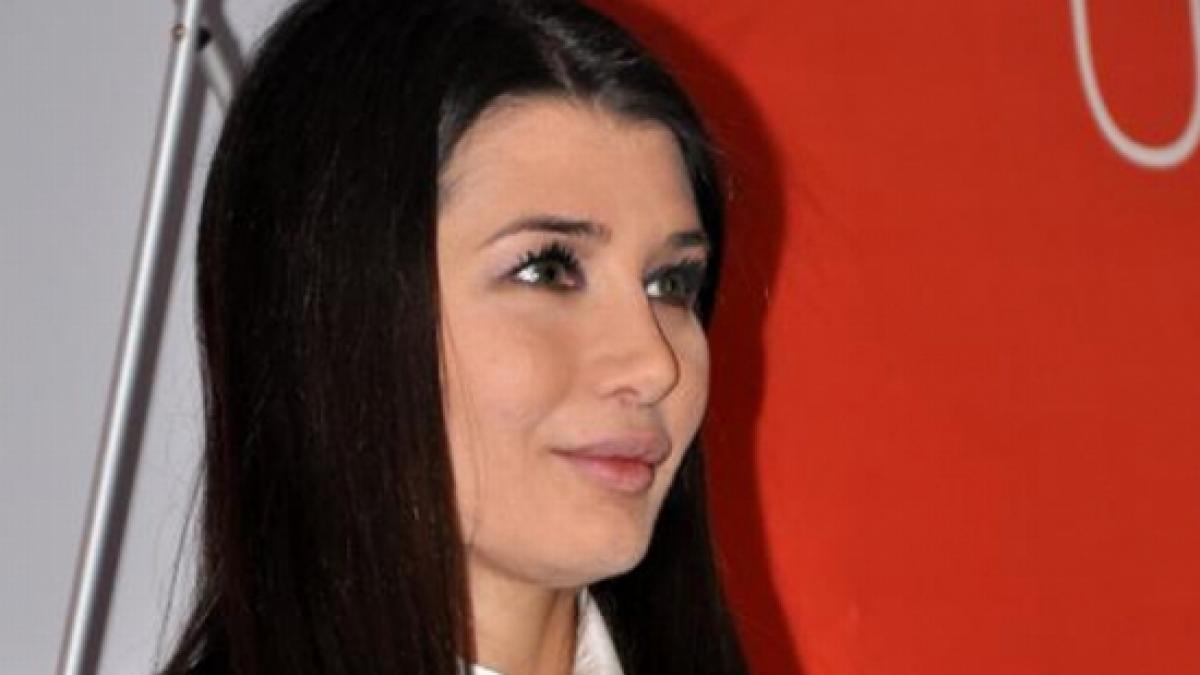 badea elena basescu este singura mamica din univers care va invata sa vorbeasca dupa bebelusul ei