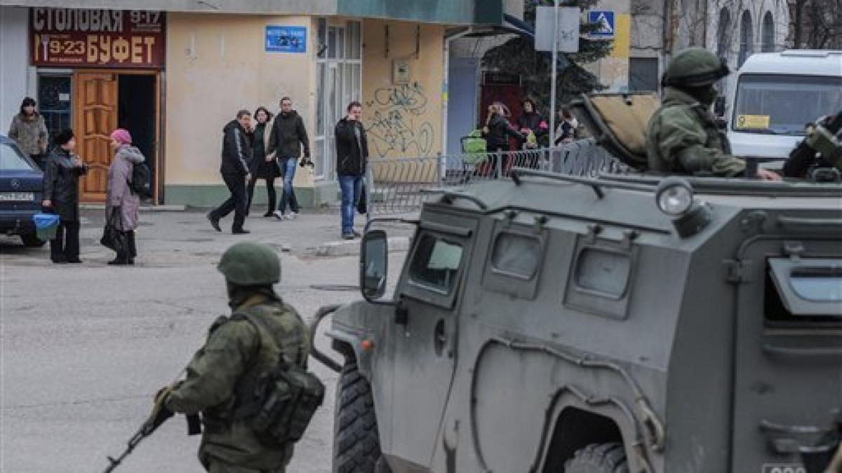 rusia ofera cetatenie rusa agentilor de securitate ucraineni din crimeea