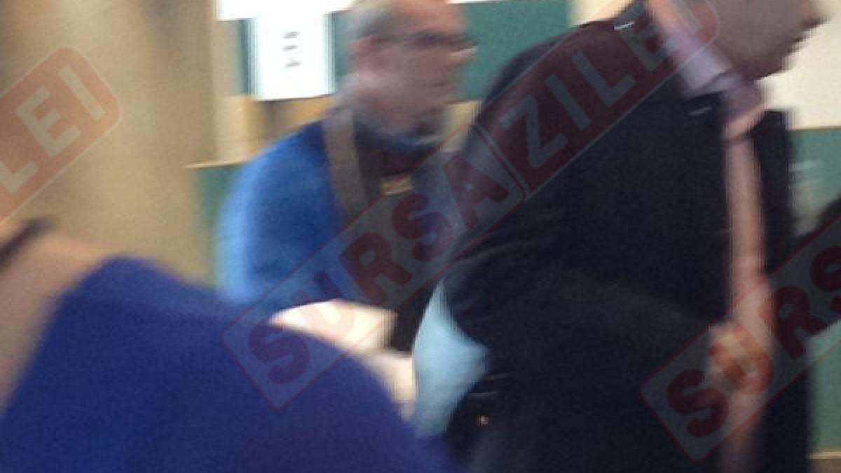 Antonescu nu pare prea afectat de situaţia politică din ţară. Se releaxează la SHOPPING la Milano