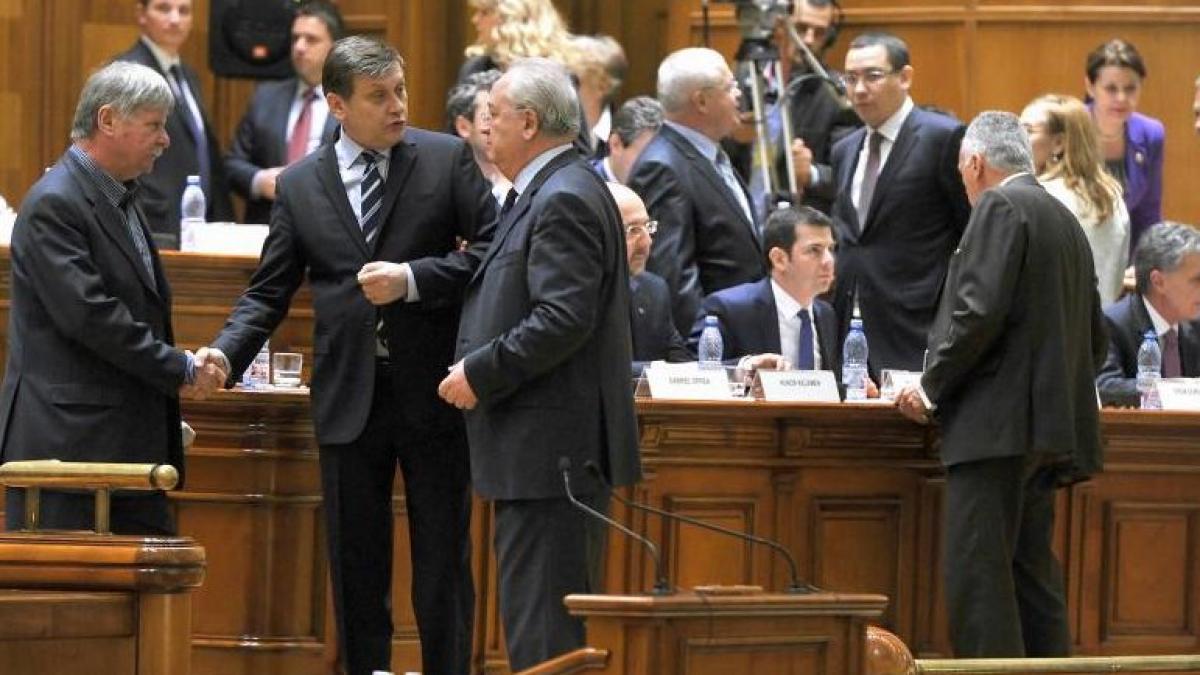 crin antonescu a demisionat din functia de presedinte al senatului