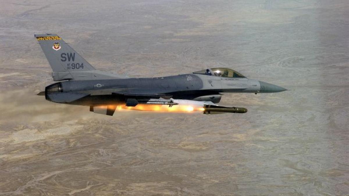 cel mai tare selfie dupa cel de la oscaruri a fost facut de un pilot in timp ce lansa o racheta