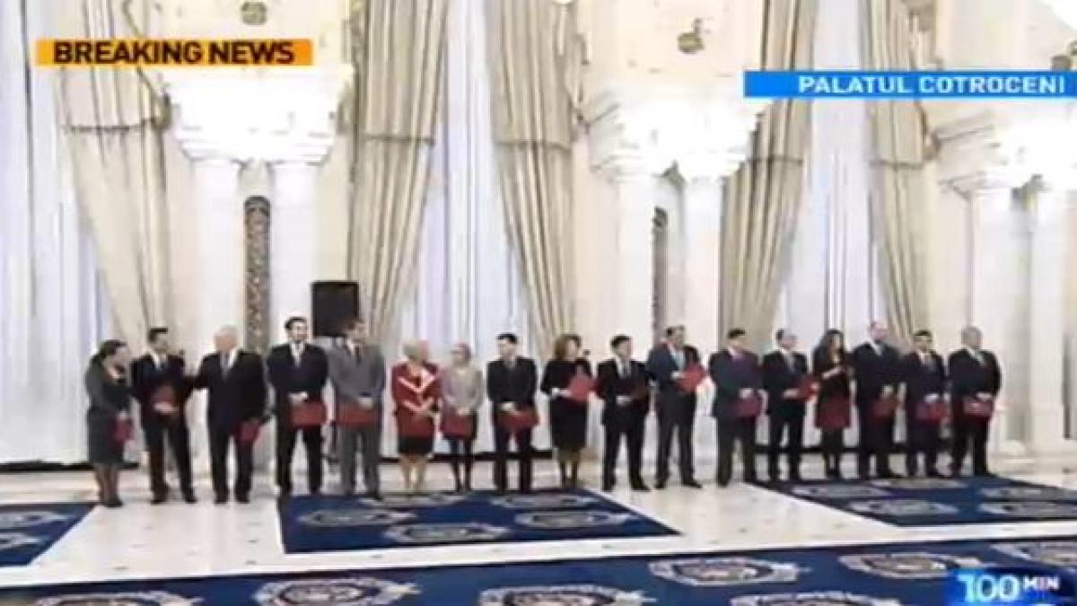noul guvern a depus juramantul de investitura la palatul cotroceni imagini de la eveniment
