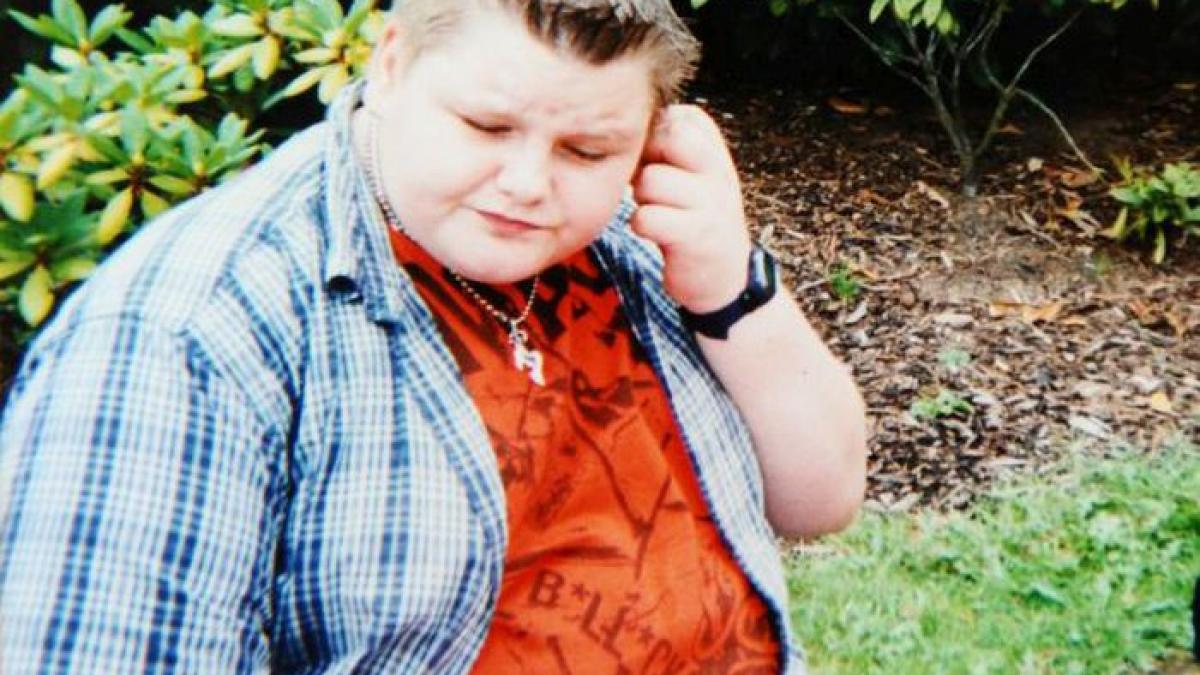 era cel mai gras copil din scoala si toti colegii il porecleau purcelul cum arata acum dupa ce a