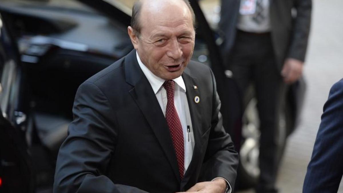 basescu da din nou motive de suspendare europarlamentar prezenta sa la dublin o sfidare la adresa