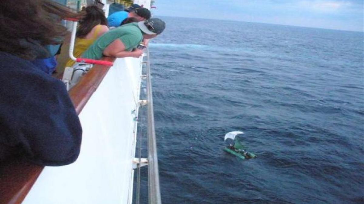 o nava de croaziera a salvat 24 de cubanezi care pluteau in deriva de cateva zile