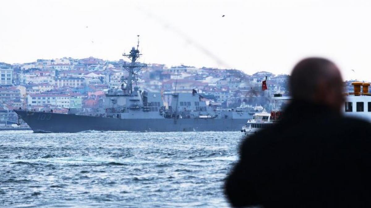 un avion militar rus a urmarit distrugatorul american in marea neagra reactia prompta a turciei