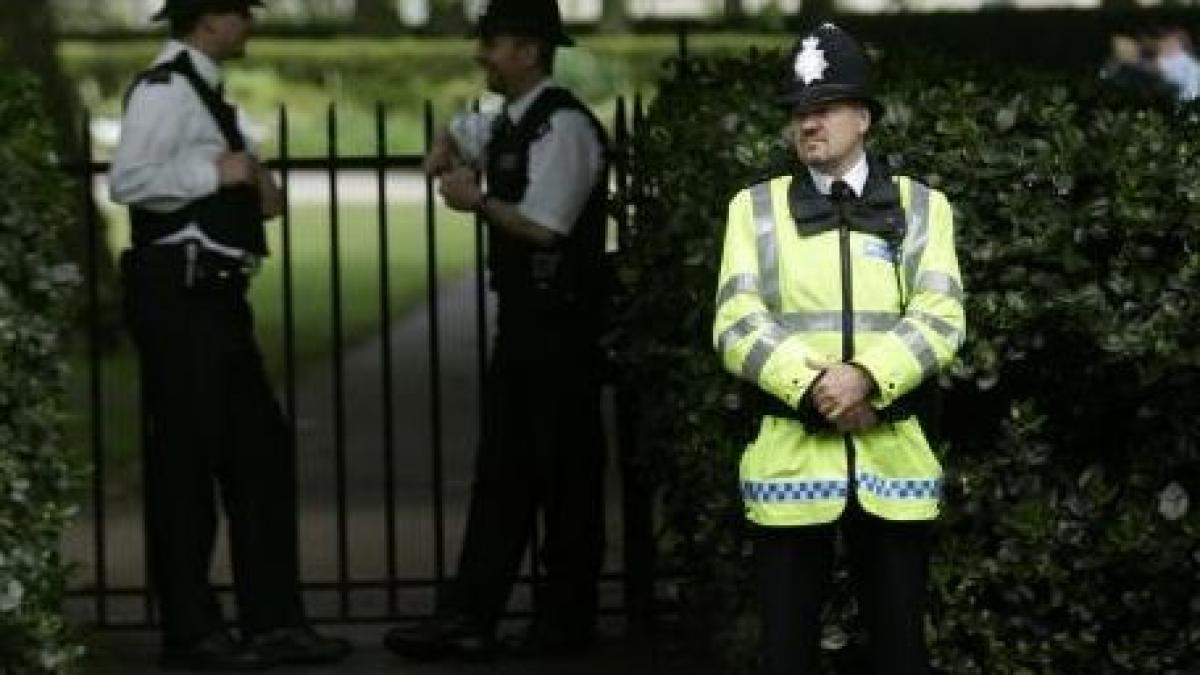 occidentul civilizat doua familii de romani din marea britanie au fost vizate de atacuri cu bombe