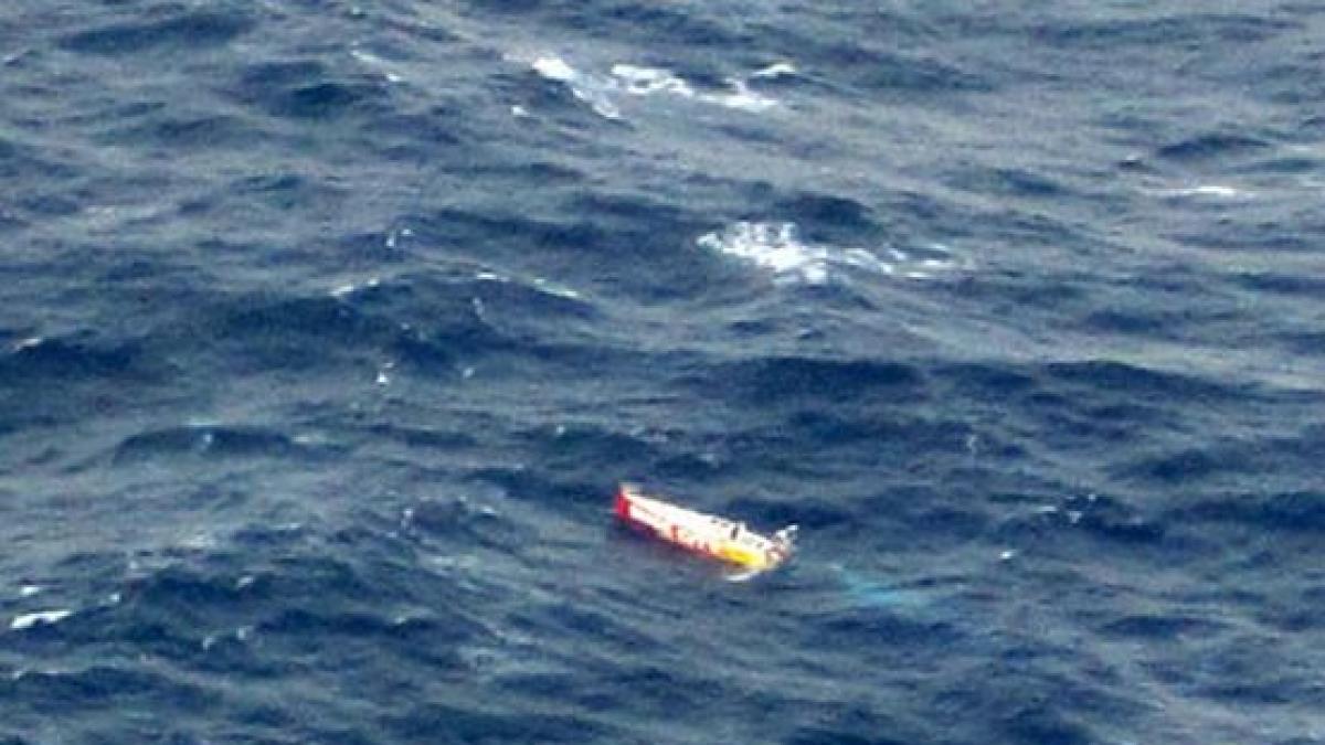 nave cauta un obiect care poate fi o barca de salvare in urma disparitiei boeing ului 777